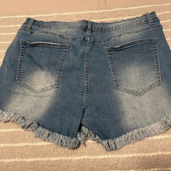 luvamia Women Casual High Waisted Denim Shorts Frayed Raw Hem Ripped Jeans Short - Picture 2 of 6
